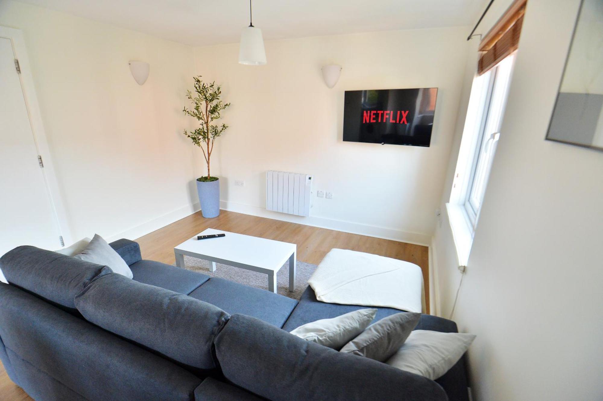 Stylish 2Br Flat - 2 Free Parking Spaces - Near Lgw Airport Crawley  Exterior photo