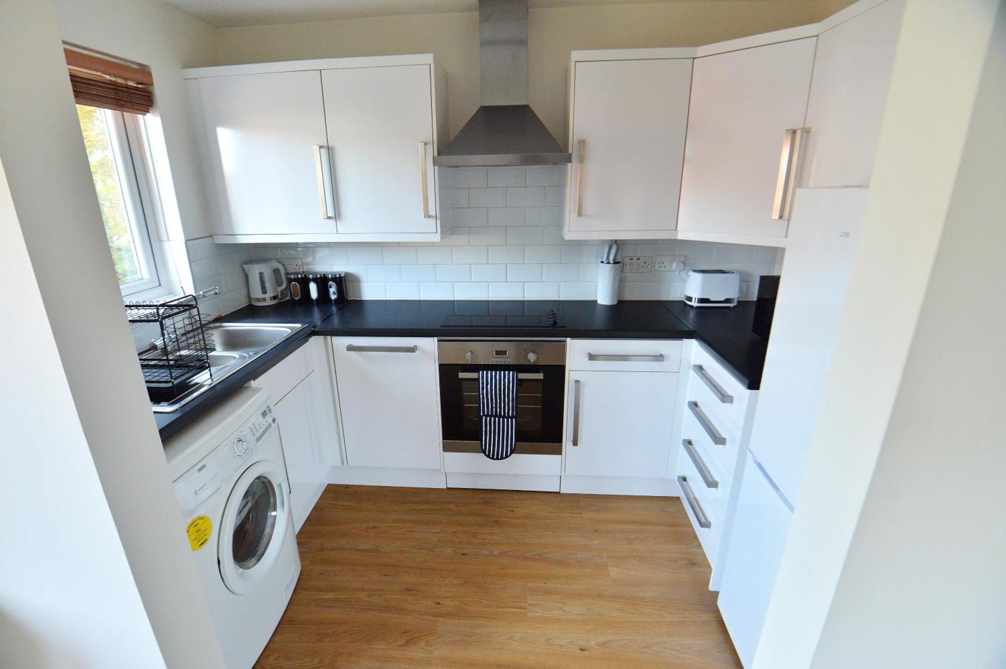 Stylish 2Br Flat - 2 Free Parking Spaces - Near Lgw Airport Crawley  Exterior photo