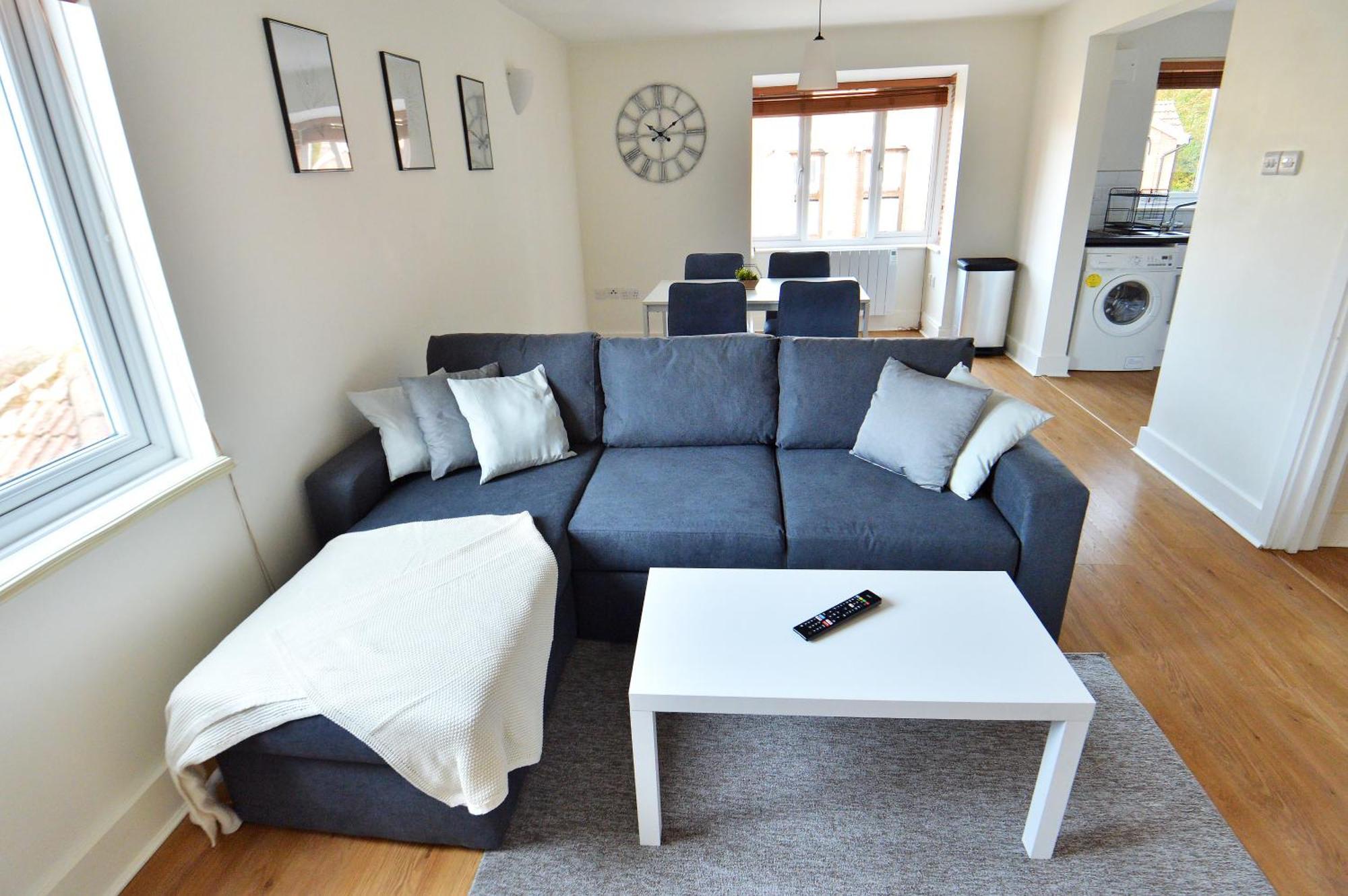 Stylish 2Br Flat - 2 Free Parking Spaces - Near Lgw Airport Crawley  Exterior photo